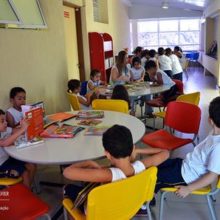 Xaverianos do Período Integral conhecem a biblioteca