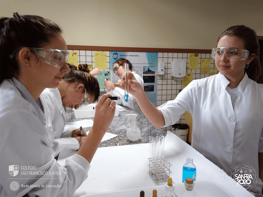 Xaverianos do Ensino Médio e as reações químicas