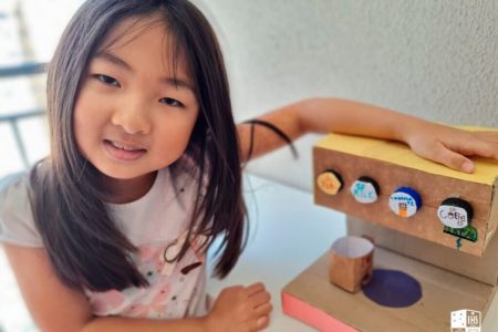 Inglês e sustentabilidade: estudantes aprendem idioma criando brinquedos recicláveis