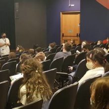 Estudantes do 3° ano conversam com a autora Elisabete da Cruz