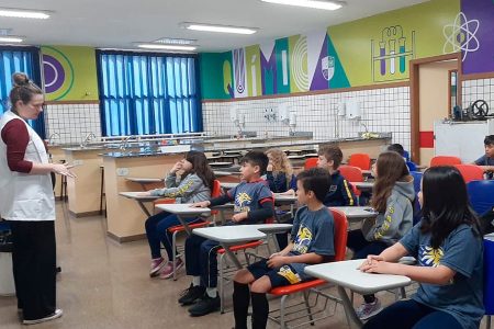 Período Integral no Laboratório de Química