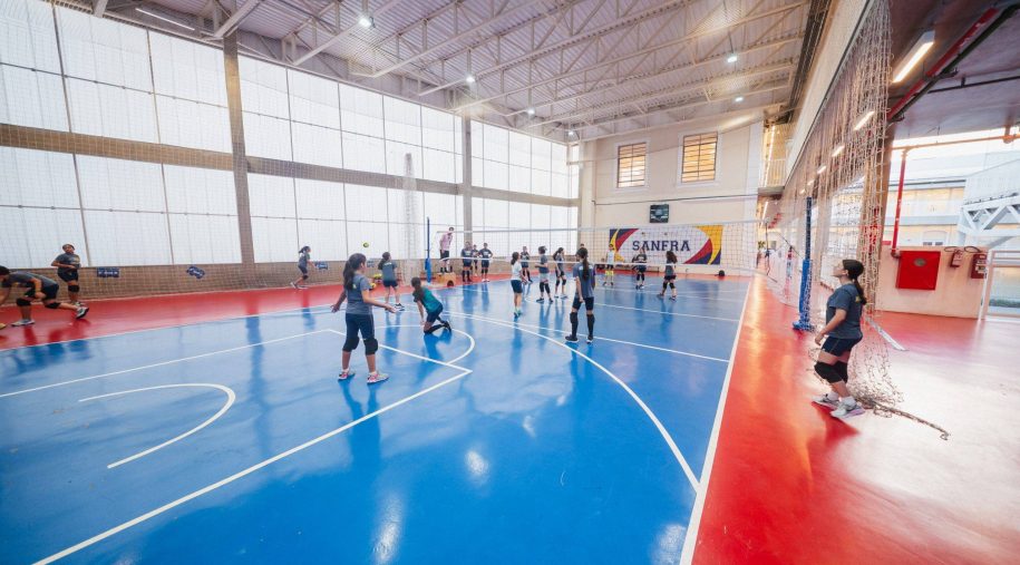 Como o esporte ajuda seu filho a se desconectar das telas (e a se conectar com o que realmente importa)?